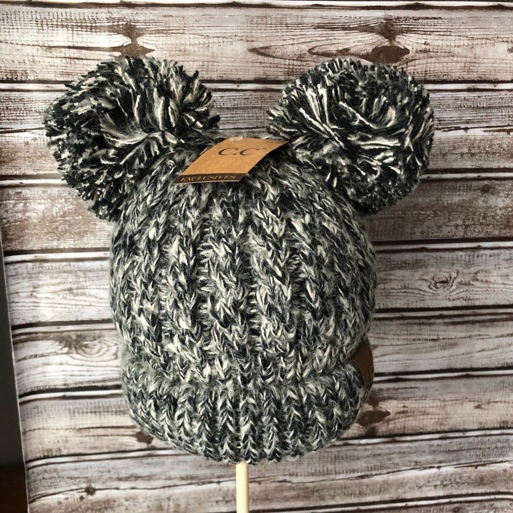 Chunky cable knit C.C Beanie with double pom pom - Picture 2 of 5